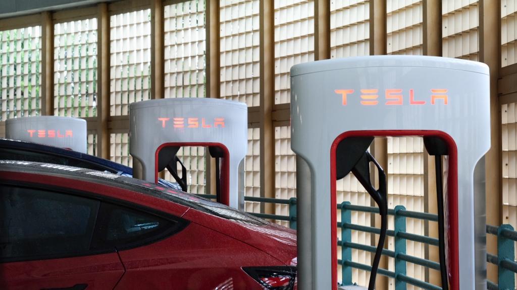 Tesla 港島東南灣廣場第 50 個 V3 超級充電站正式啟用 Tesla 港島東南灣廣場第 50 個 V3 超級充電站正式啟用