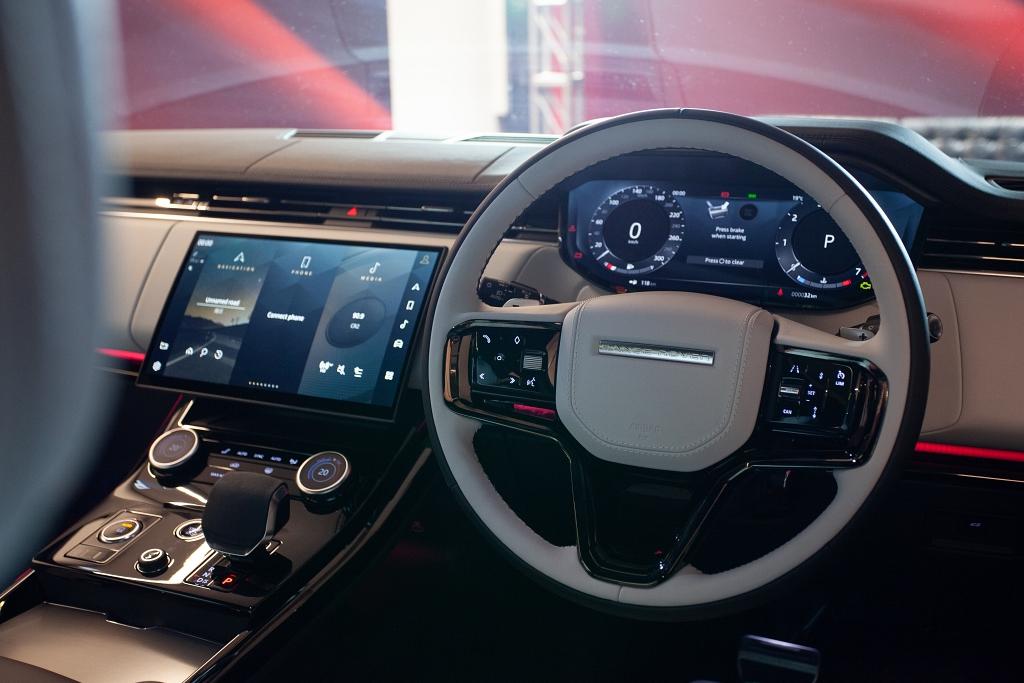 全新 RANGE ROVER SPORT 完美結合現代奢華與運動性能 全新 RANGE ROVER SPORT 完美結合現代奢華與運動性能