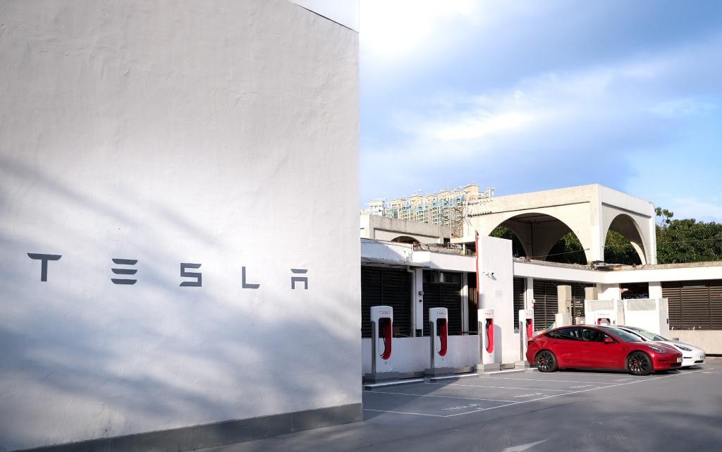 Tesla 宣布與英皇集團合作 擴充及升級超級充電和目的地充電站 攜手推動可持續發展未來