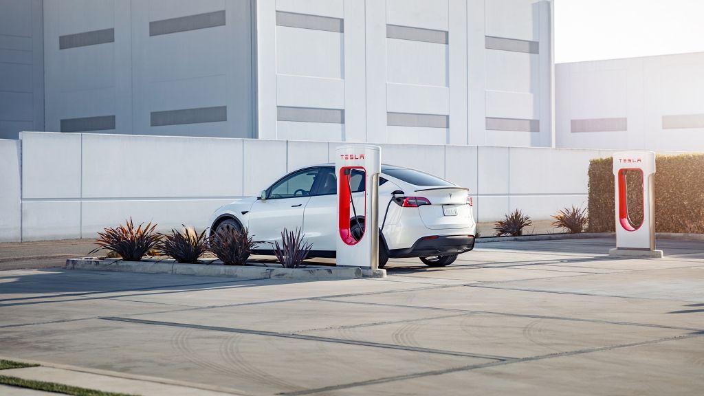 Tesla 宣布調整超級充電費用及擴展充電網絡