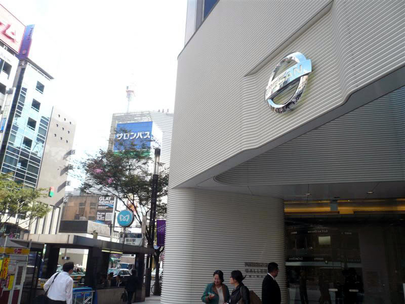 Launch of Nissan GTR in Tokyo Nissan showroom (2007 Nov)